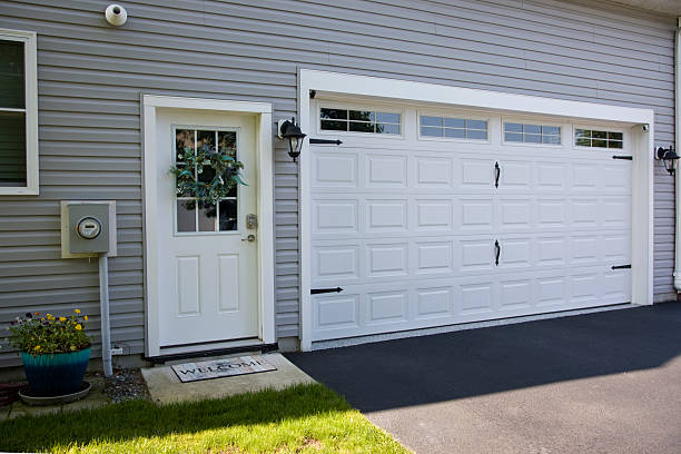 24/7 Emergency Garage Door Panel Replacement experts in Chauvin, LA